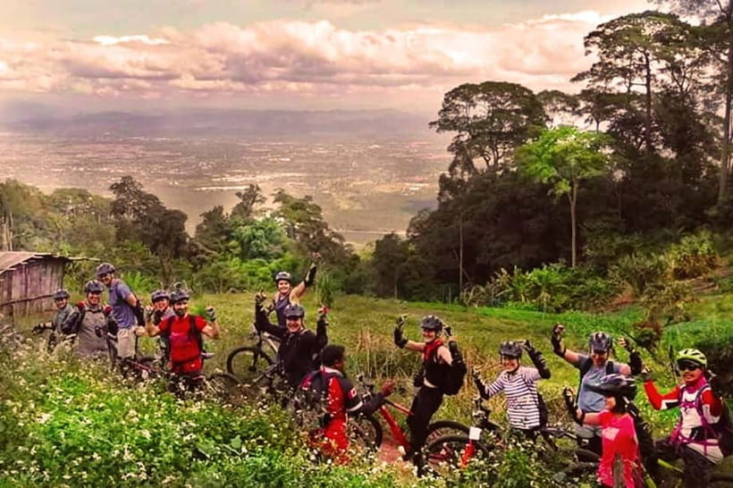 Chiang Mai: 20km Downhill Mountain Biking Challenge Suthep M - The 45-minute climb to San Ku
