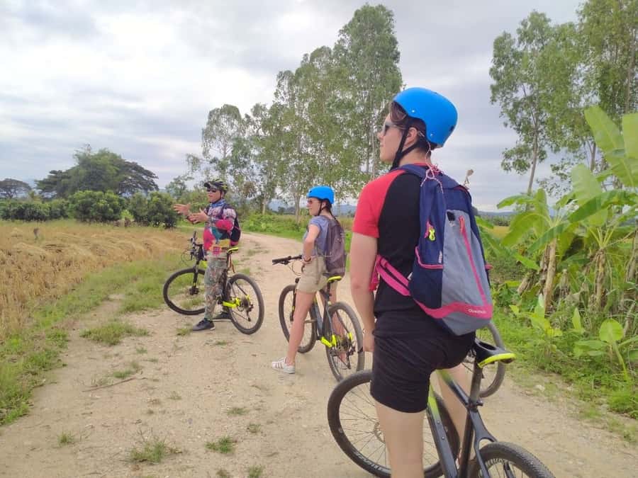 Chiang Mai: 25km Leisure Mountain Biking & Jungle Kayaking - Lunch beside the river