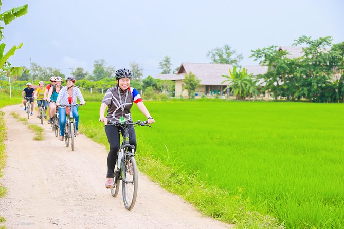 Chiang Mai Countryside Guided Bike Tour - Wat Phra That Hariphunchai and Lamphun’s Old Center