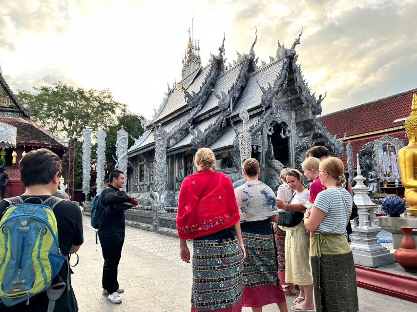 Chiang Mai: Half-Day Old Town Cycling Tour - Starting with coffee at Trailhead