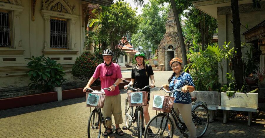 Chiang Mai: Half-Day Old Town Cycling Tour - Quiet temples and old architecture
