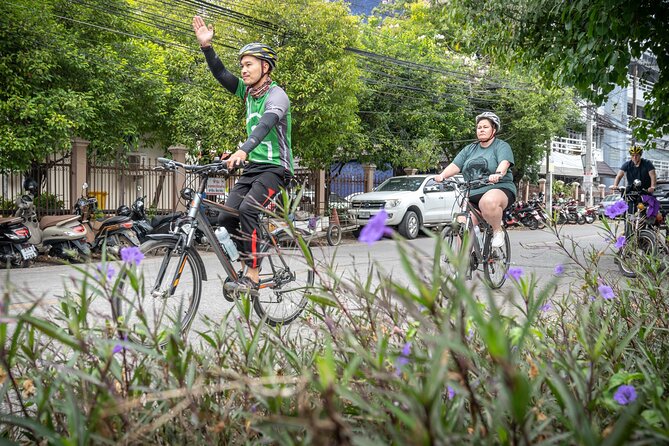 Chiang Mai: Historic Old City Bike Tour - Morning or Night - The back lanes are where the tour earns its price