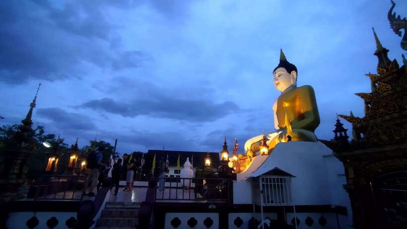 Chiang Mai: Private Historic Old City Bike Tour - Night - Families, fitness, clothing, and meeting details
