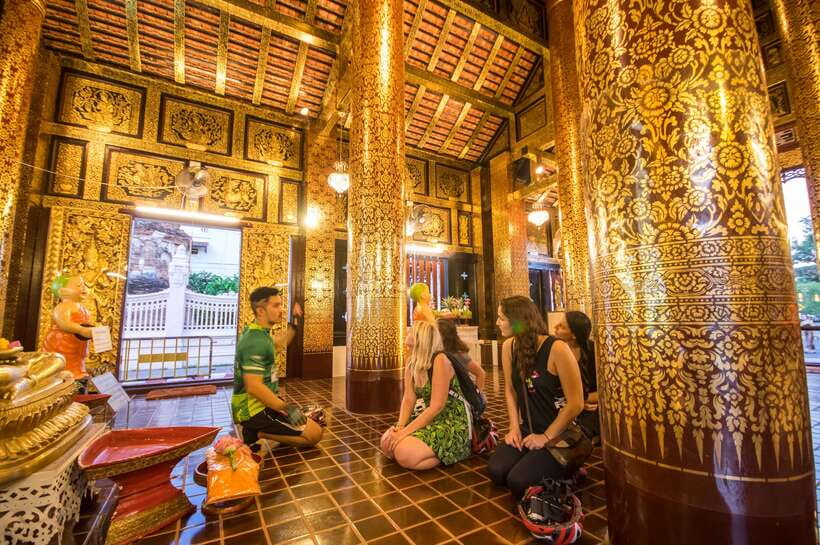 Chiang Mai: Private Historic Old City Bike Tour - Night - Wat Chedi Luang and the old city’s spiritual center