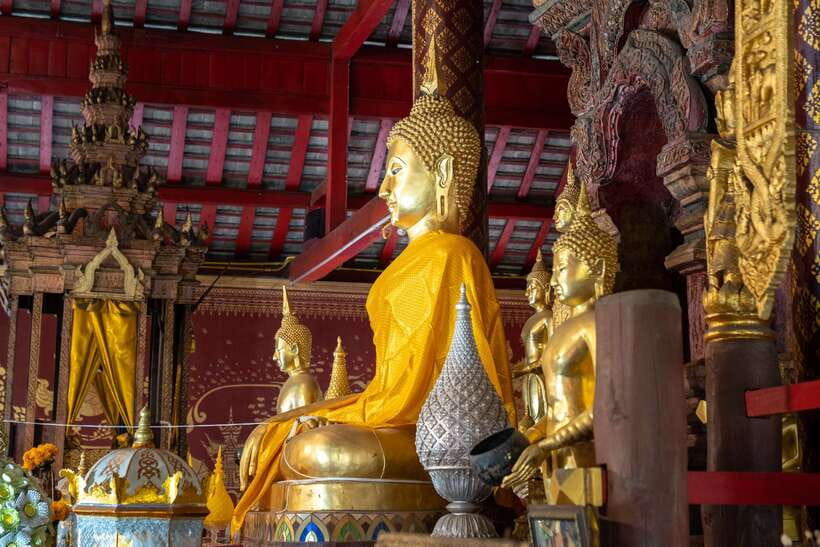Chiang Mai: Private Historic Old City Bike Tour - Night - The local market and simple street food