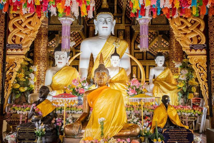 Chiang Mai: Private Historic Old City Bike Tour - Night - Tha Phae Gate and the first feel of the city