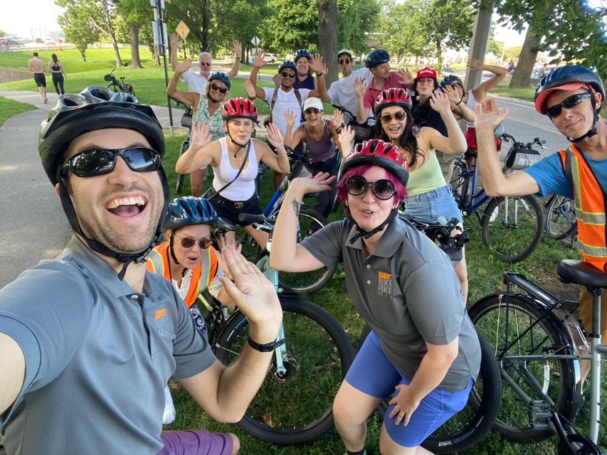Chicago: Bikes, Bites, and Views Biking Tour - Adults - Who should book this Chicago bike tour?