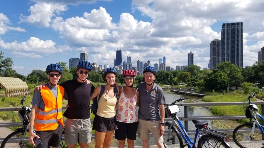 Chicago: Lakefront Neighborhoods Bike Tour - North Avenue Beach and the lakefront