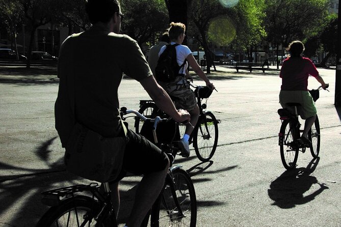 City Center Bike Tour in Barcelona - What the guides add to the ride
