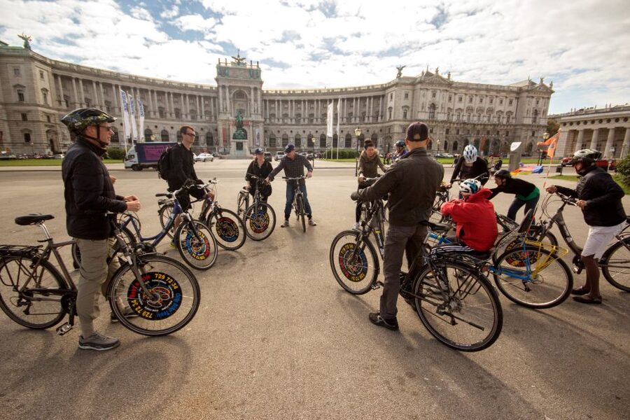 Classic Vienna: 3-Hour Guided Bike Tour - Hofburg Palace and Heldenplatz