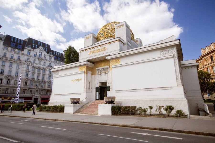 Classic Vienna: 3-Hour Guided Bike Tour - Stadtpark and Karlsplatz