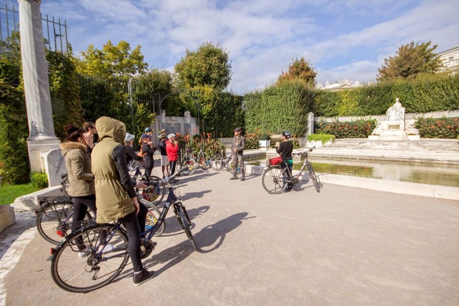Classic Vienna: 3-Hour Guided Bike Tour - Hundertwasserhaus and Vienna beyond the palace circuit