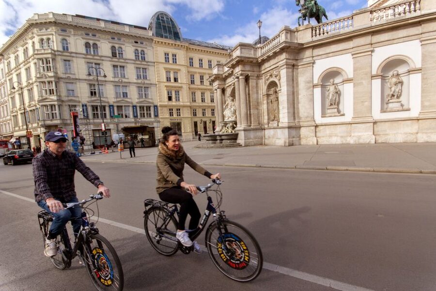 Classic Vienna: 3-Hour Guided Bike Tour - Ringstraße monuments in one long sweep