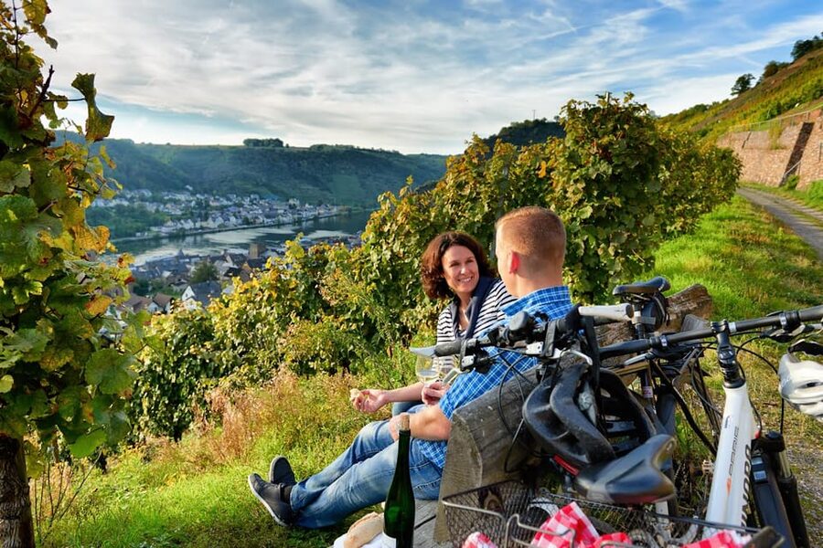 Cochem: Bike and Boat Tour with Picnic and Wine Tasting - Time to see Cochem after the ride