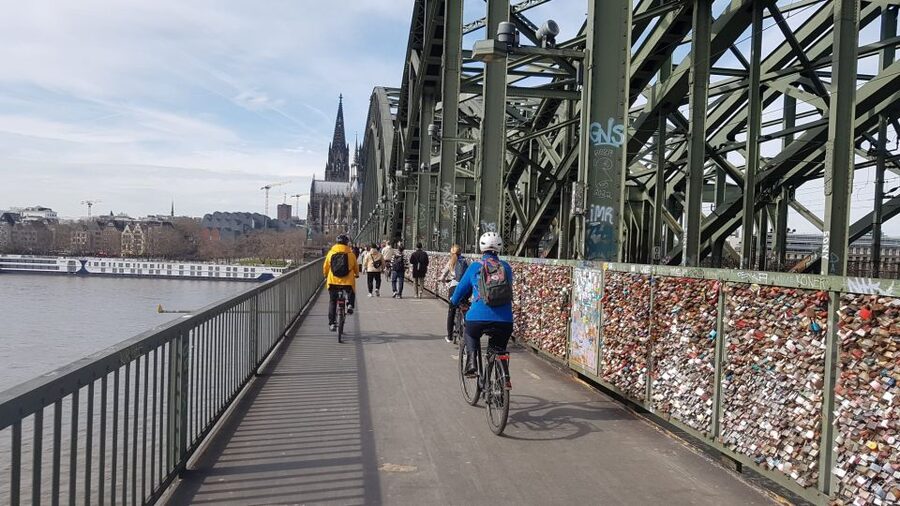 Cologne: 3-Hour Guided Bike Tour - Why a bicycle works so well in Cologne