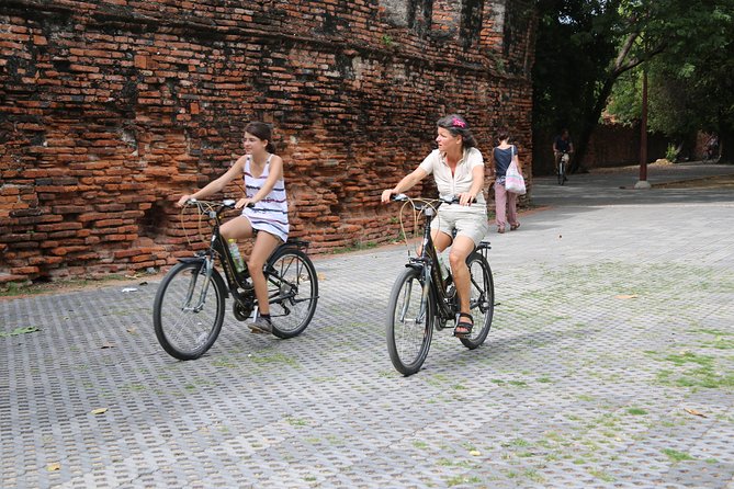 Colors of Ayutthaya Full-Day Bike Tour - Wat Mahathat and the famous damaged images
