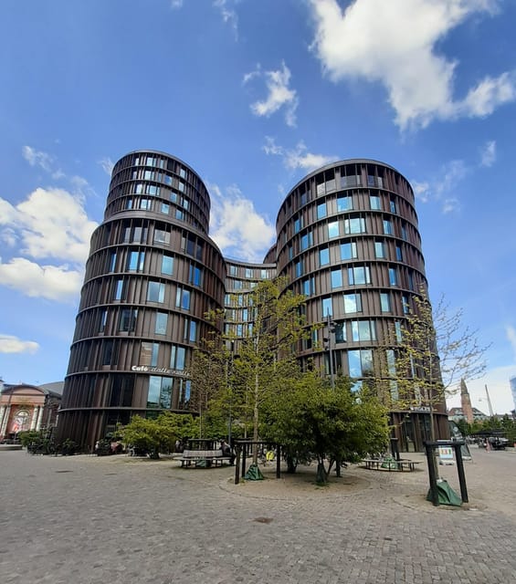Copenhagen: 2,5-Hour 'Must See' Bike Tour with a Local Guide - Nyhavn brings the postcard view