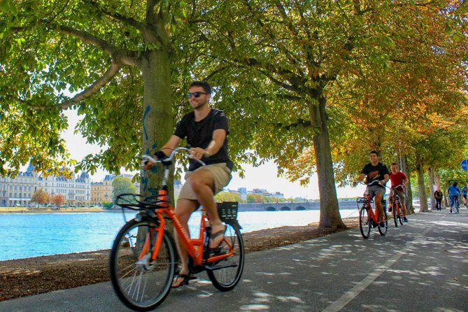 Copenhagen: 3 Hour Private Bike Tour - Christiansborg Palace and the central city