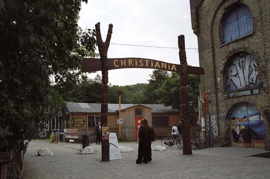 Copenhagen & Christiania : Guided Bike Tour in French - City Hall to the harbor bridges