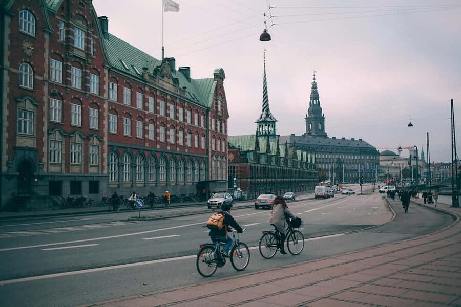 Copenhagen & Christiania : Guided Bike Tour in French - Meeting near Tivoli and getting ready to ride