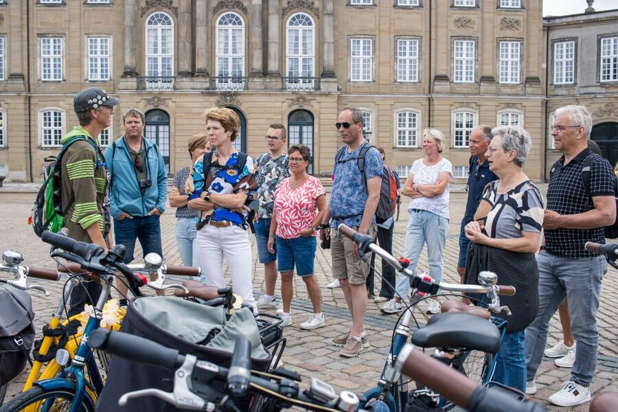 Copenhagen: Highlights 3 Hour Bike Tour with a Local Guide - Amalienborg and the chance of a royal wave