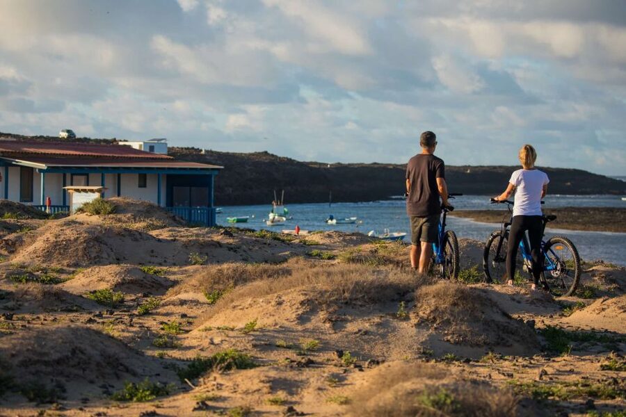 Corralejo: E-Bike Rental with Map to Popcorn Beach - Maps, navigation, and roadside help