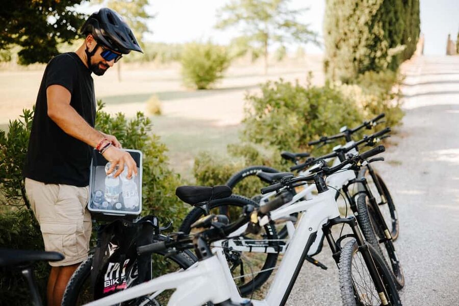 Cortona: Val di Chiana E-Bike Tour with Optional Wine Lunch - What the three-hour ride feels like