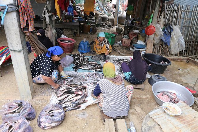 Customs and Culture Half Day Walk and Bike Tour in Battambang - The guides make the difference