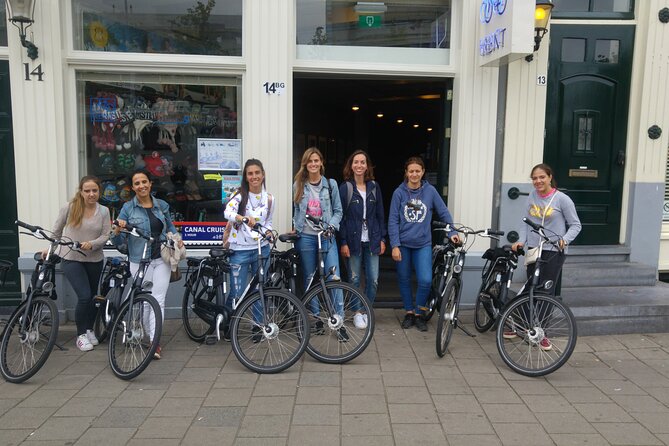 Daily group bike tour in Spanish. - Oud West, cafes, and a change of pace