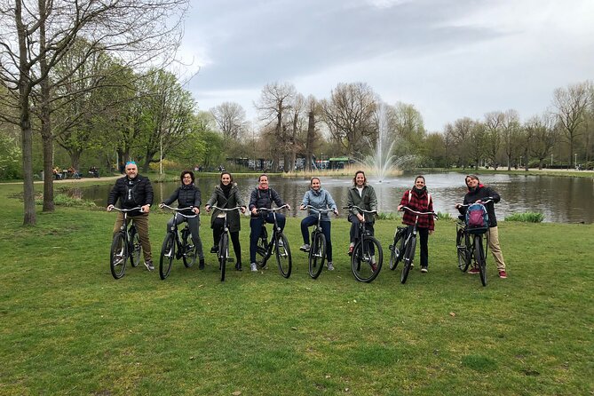 Daily group bike tour in Spanish. - Coffee, apple pie, or Dutch craft beer at t Blauwe Theehuis