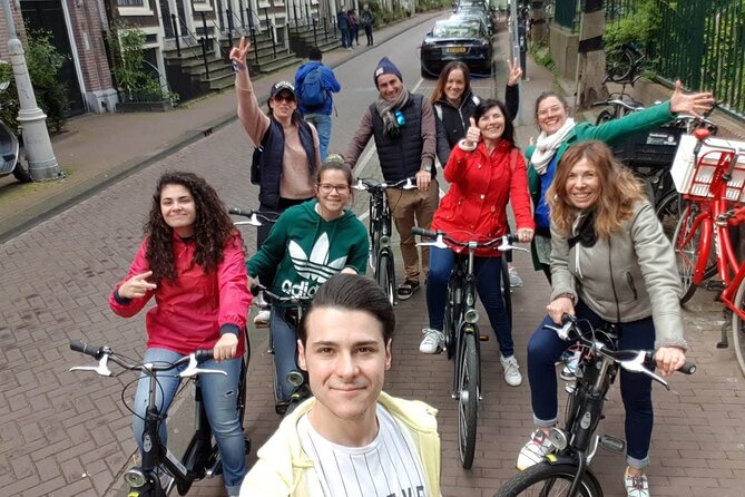 Daily group bike tour in Spanish. - Museum Square and the best photo position