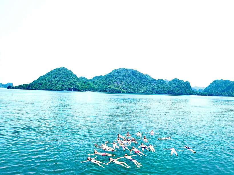 Đảo Cát Bà : 1Day Kayaking,Swimming,Cycling,Snorkeling,Lunch - Kayaking near Bright, Dark, and Bat caves