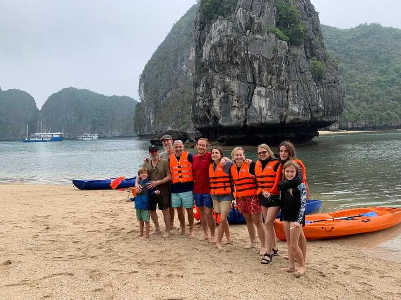 Đảo Cát Bà : 1Day Kayaking,Swimming,Cycling,Snorkeling,Lunch - Vietnamese lunch with seafood and vegetarian choices