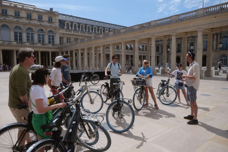 Discover Paris by bike - Place du Châtelet and the return to Montorgueil