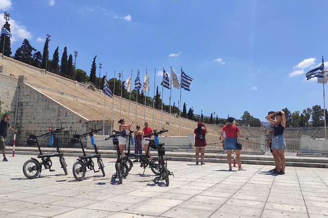 Discover the City e-bike day tours - The guides and the small-group feel