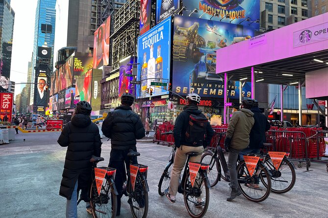 Downtown Bike Tour with Stylish Dutch Bikes - Brooklyn views and the character of DUMBO