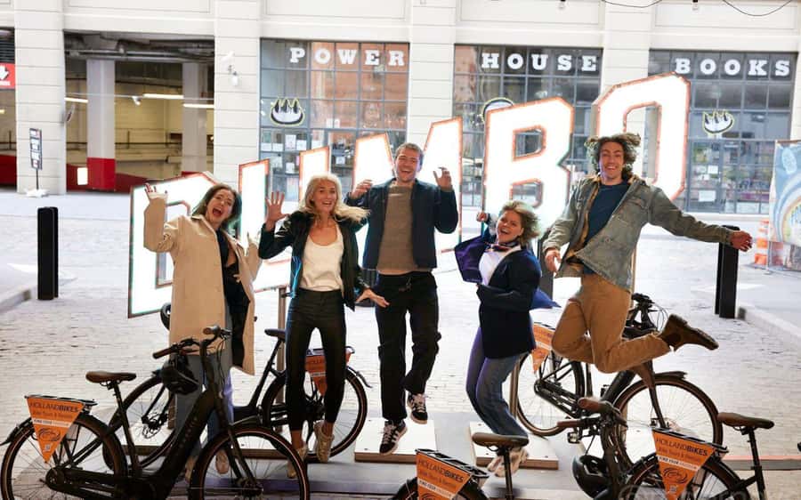 Downtown Bike Tour with Stylish Dutch Bikes or E-bikes! - Choosing between a classic bike and an e-bike