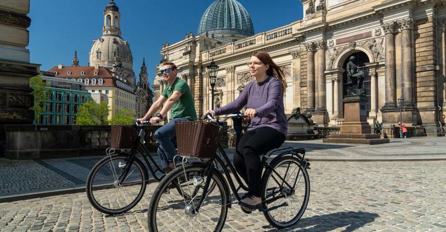 Dresden: Bike Rental - City Bike with Option Children Seat - What the classic city bike feels like