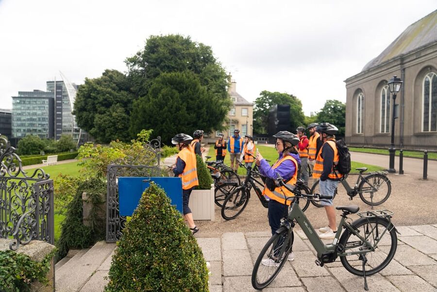 Dublin: Bike & E-Bike Tour with a Local Guide - The guides and the feel of the group