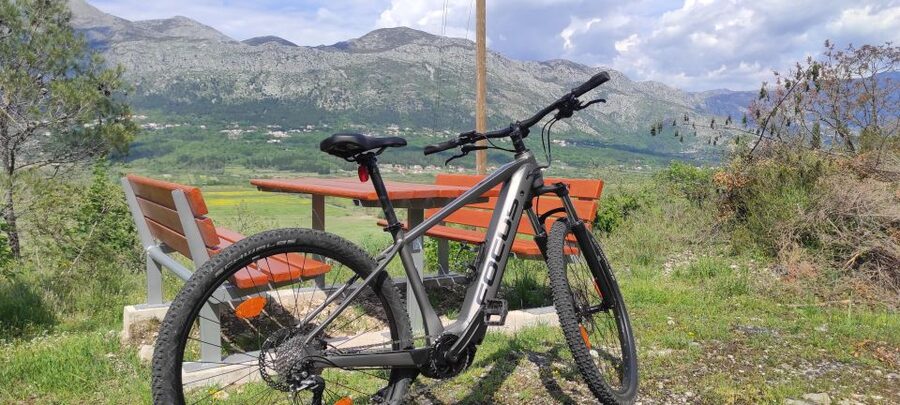 Dubrovnik Guided Private E-bike Tour - The suggested brunch at Urban and Veggie