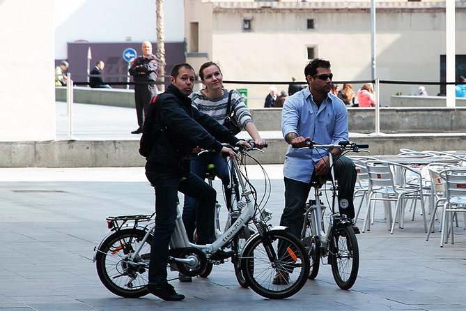 E-Bike Barcelona Highlights & Park Guell in Small Group - Parc de la Ciutadella and a greener pause