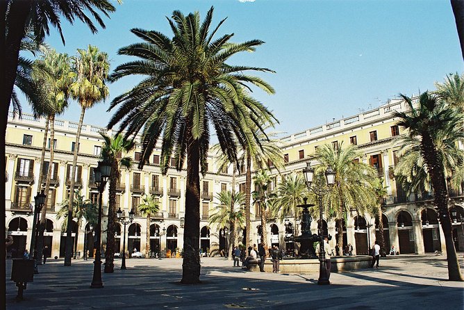 E-Bike Barcelona Highlights & Park Guell in Small Group - Eixample and the Modernist parade