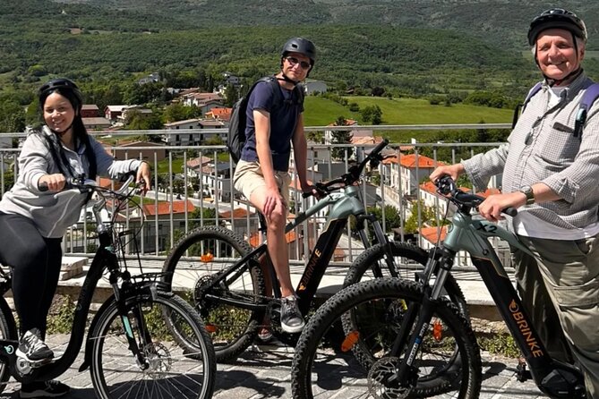 E-bike between towers and medieval villages at the foot of Sirente Abruzzo - Secinaro and the changing scenery