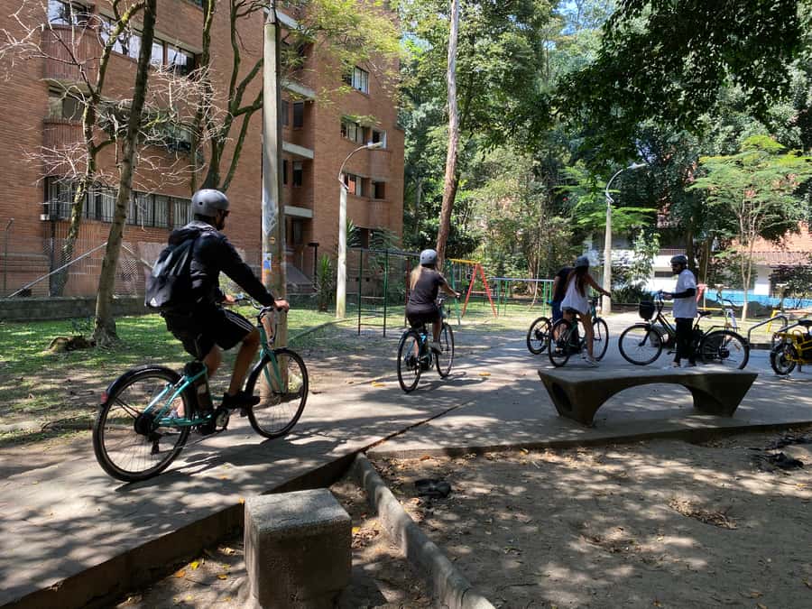 E-Bike City Tour Medellin with Local beer and Snacks - La Alpujarra and central Medellin