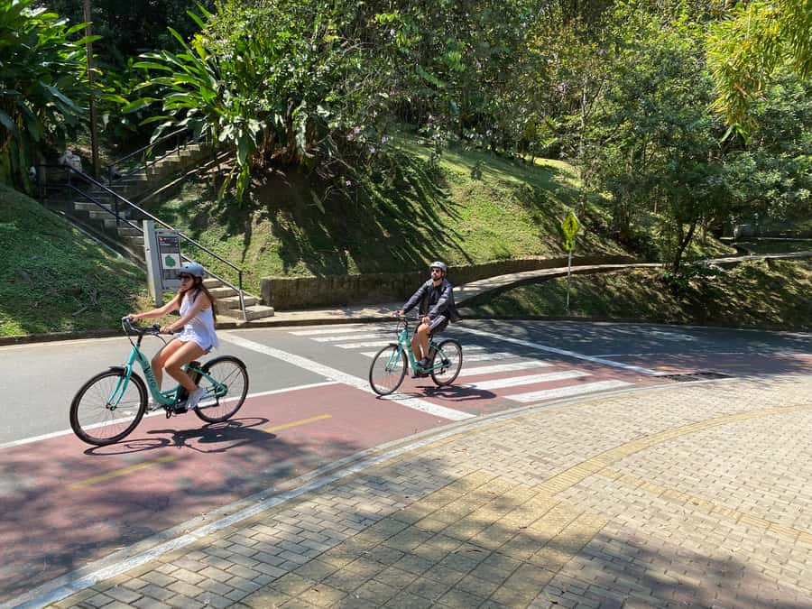 E-Bike City Tour Medellin with Local beer and Snacks - What the ride feels like in practice