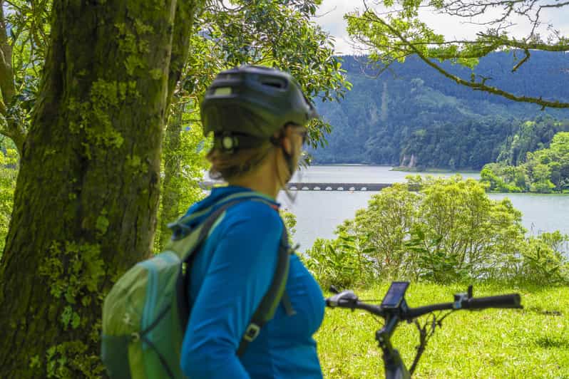 E-Bike Rental Sete Cidades - Riding between Lagoa Verde and Lagoa Azul