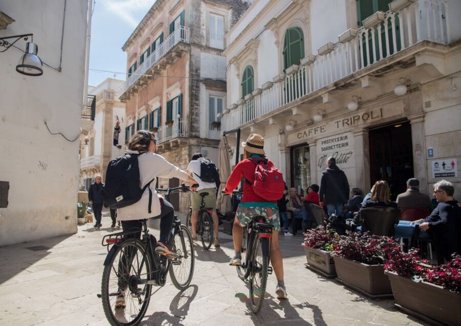 e-Bike ring tour between Martina Franca and Locorotondo - Locorotondo, White Walls and Flowered Balconies