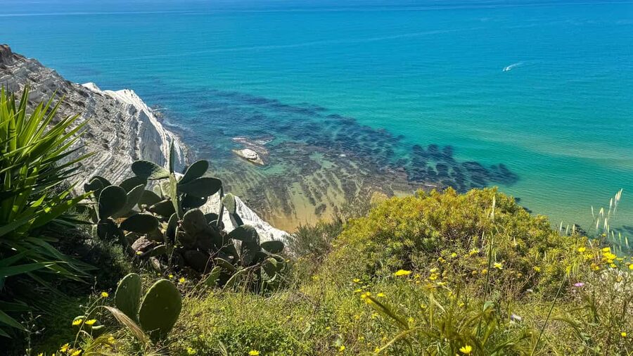 E-Bike Scala dei Turchi: Food tasting, villages, snorkeling, nature reserve - Starting out with Angelo and the e-bikes