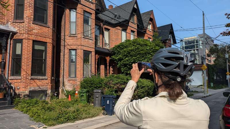 E-bike through Toronto's Dynamic Neighbourhoods - St. James Town and a more serious side of Toronto