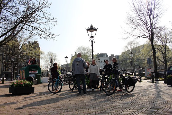 E-Bike Tour, Amsterdam's Highlights and Hidden Gems - Why the small group matters on Amsterdam’s streets